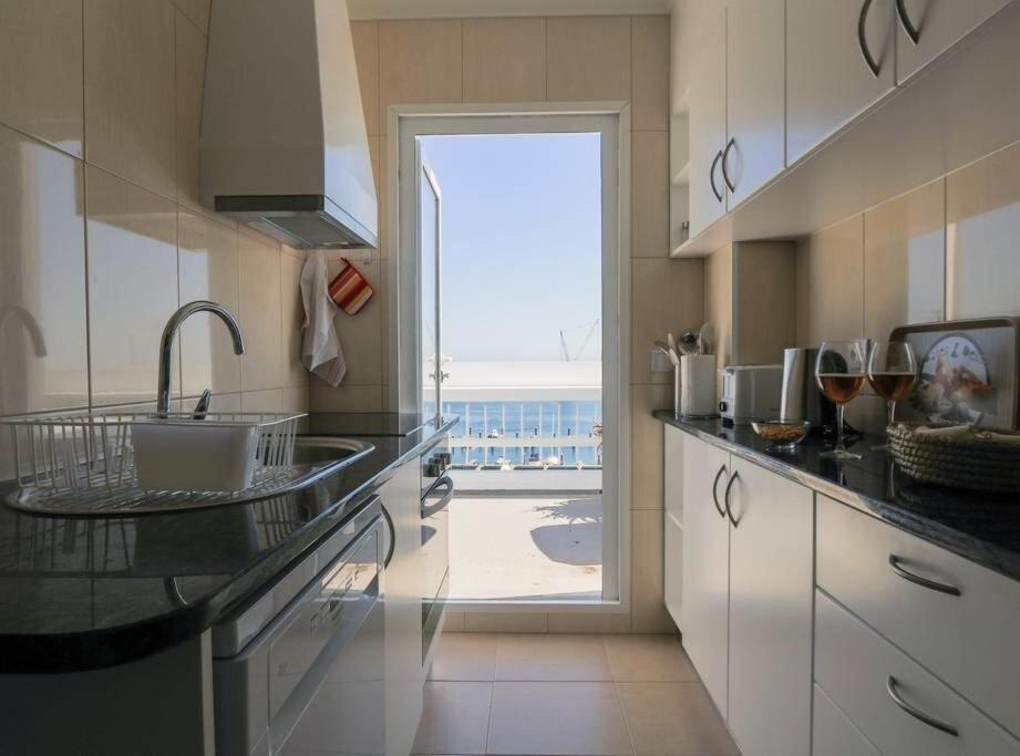 Guestready - Marina View Top Floor With Terrace Ponta Delgada Eksteriør billede